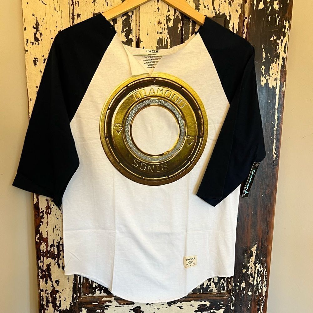 Women’s NWT distressed cut out neck Diamond Gold Rings boyfriend fit shirt. S.